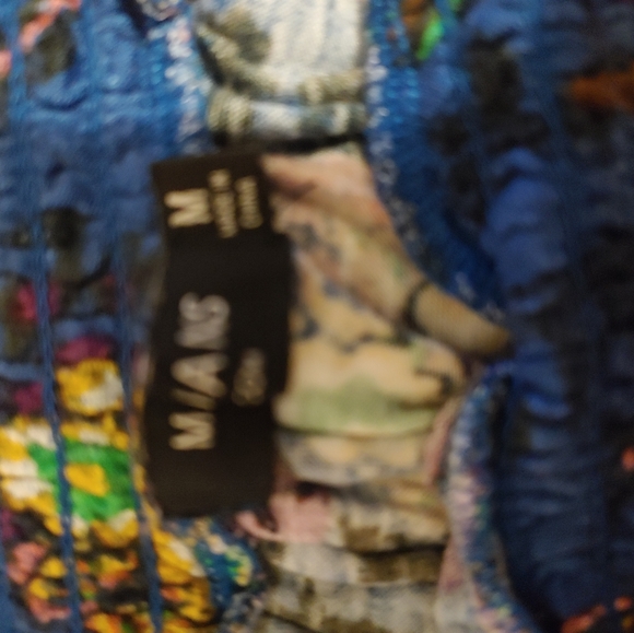 Top - Picture 2 of 2